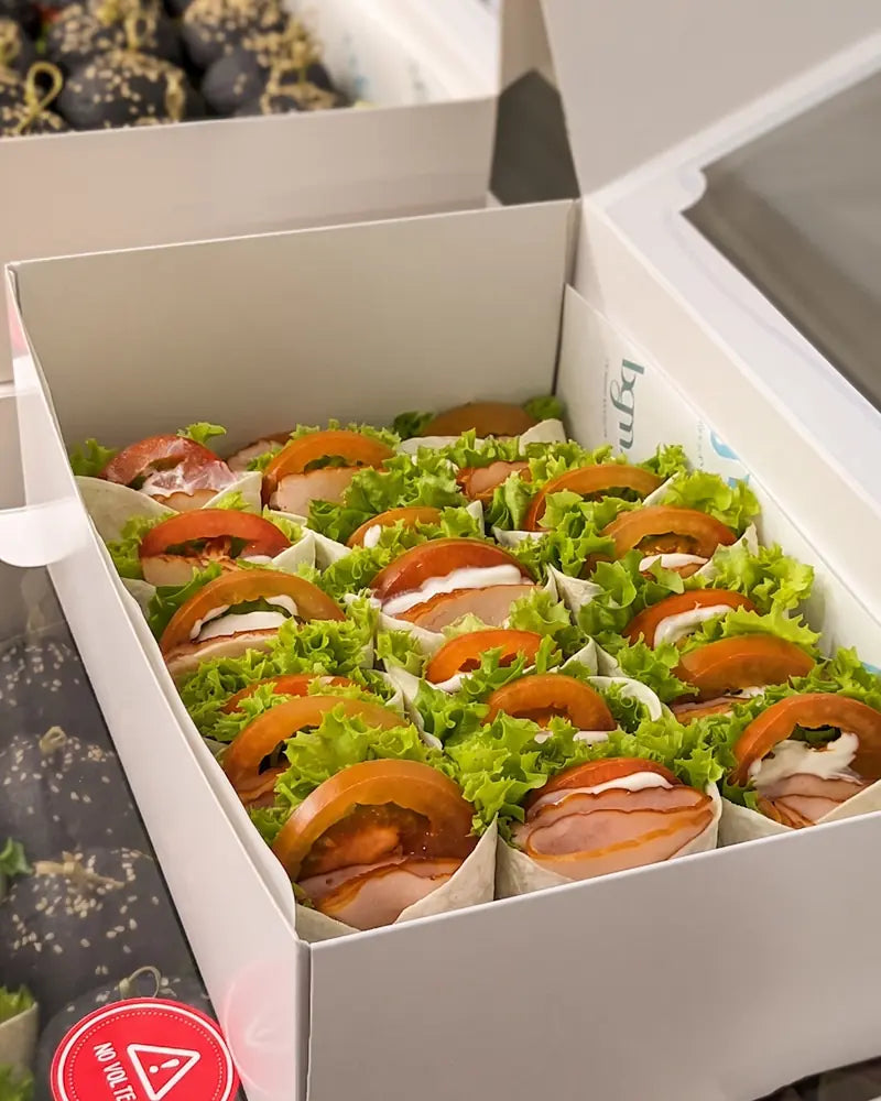 Wrap saludable de pavo, ideal para coffee breaks y catering corporativo en Santiago.