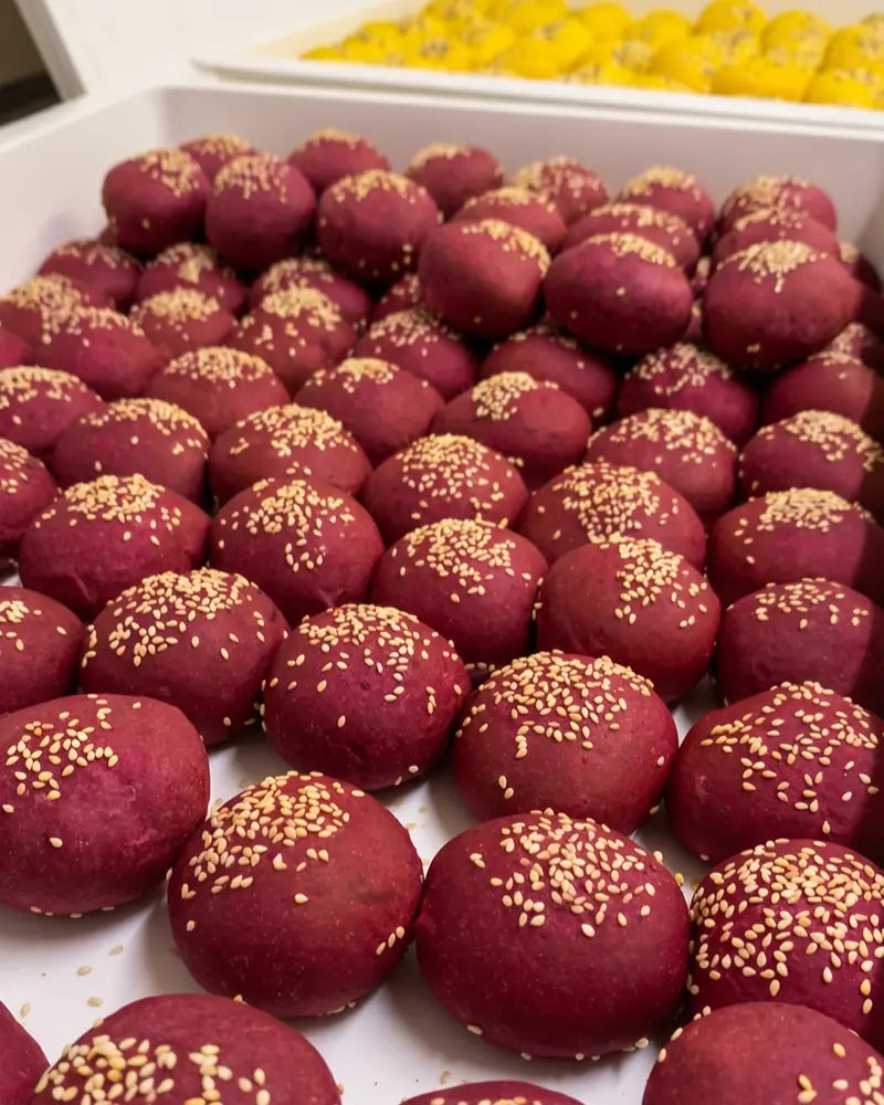 Panecillos de colores para banquetería inclusiva y picoteos saludables en Santiago.